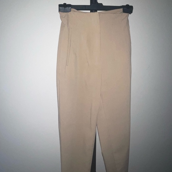 High waisted pants in xs. - Picture 2 of 4